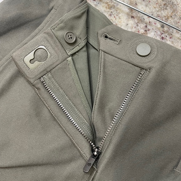 NWOT Lululemon Utilitech Relaxed-Fit High-Rise Short 3.5" Olive Green (Size 2) - Picture 5 of 5